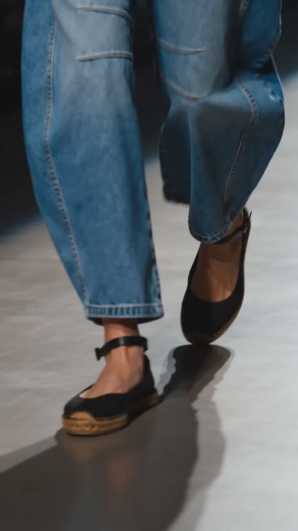 Studio Barrel Jean